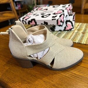 Chic Tan Heeled Boots for Women
